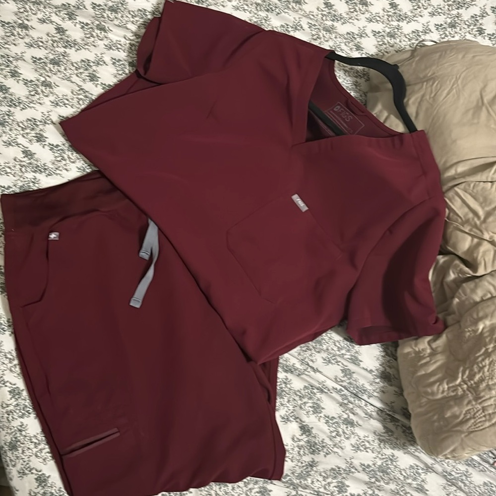 Figs burgundy set